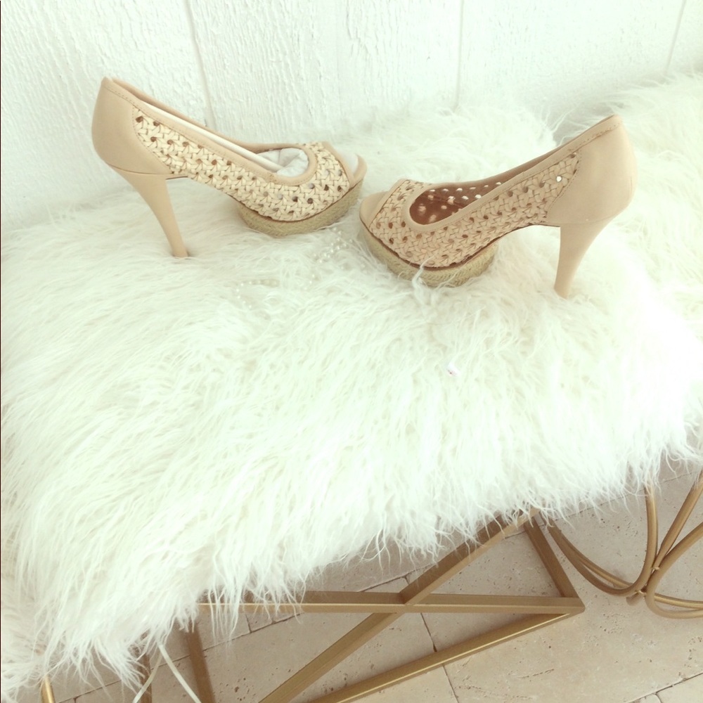 Beautiful, never been worn, sexy pumps!